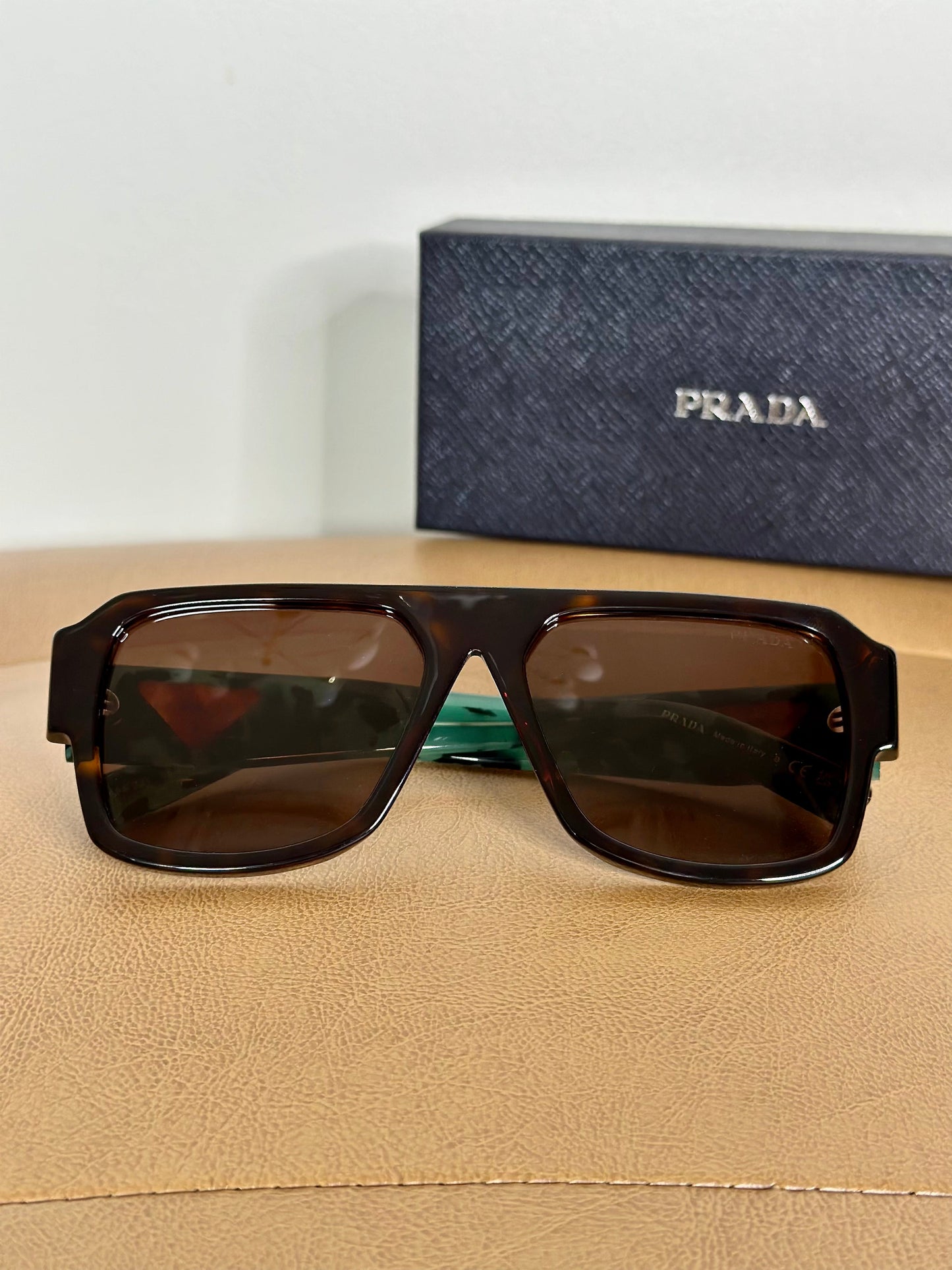 LUNETTES DE SOLEIL PRADA