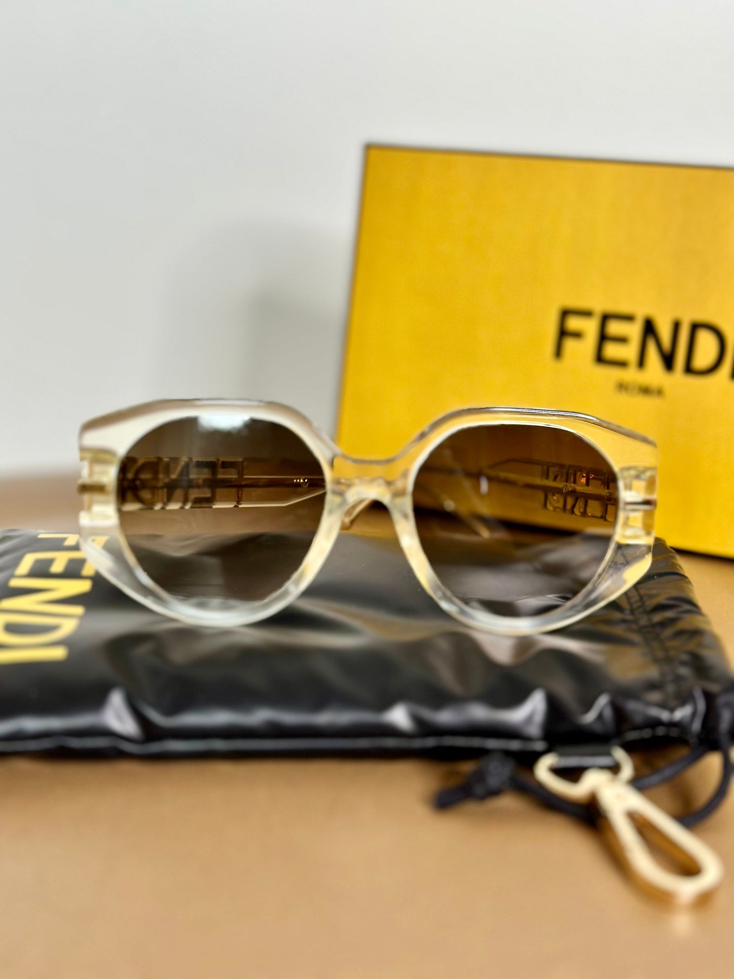 LUNETTE DE SOLEIL FENDI