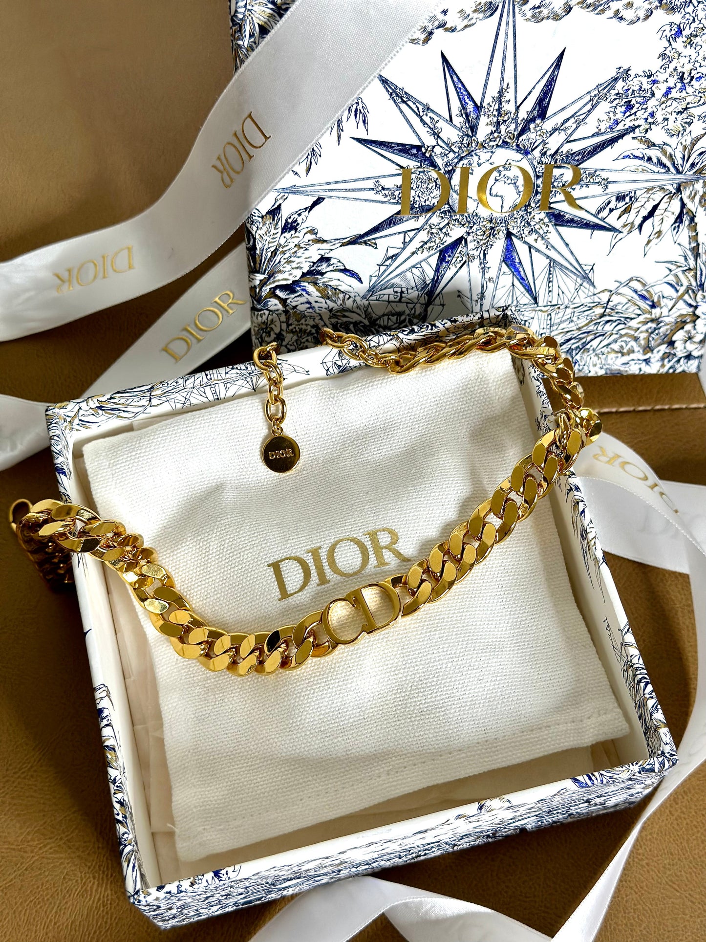 COLLIER DIOR