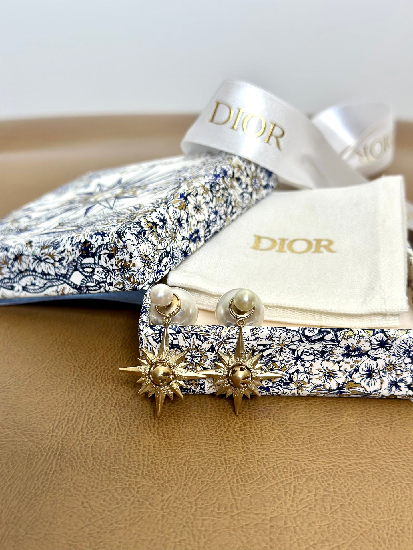 BOUCLES D'OREILLES DIOR
